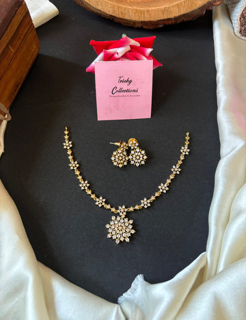 Lily diamond cut necklace